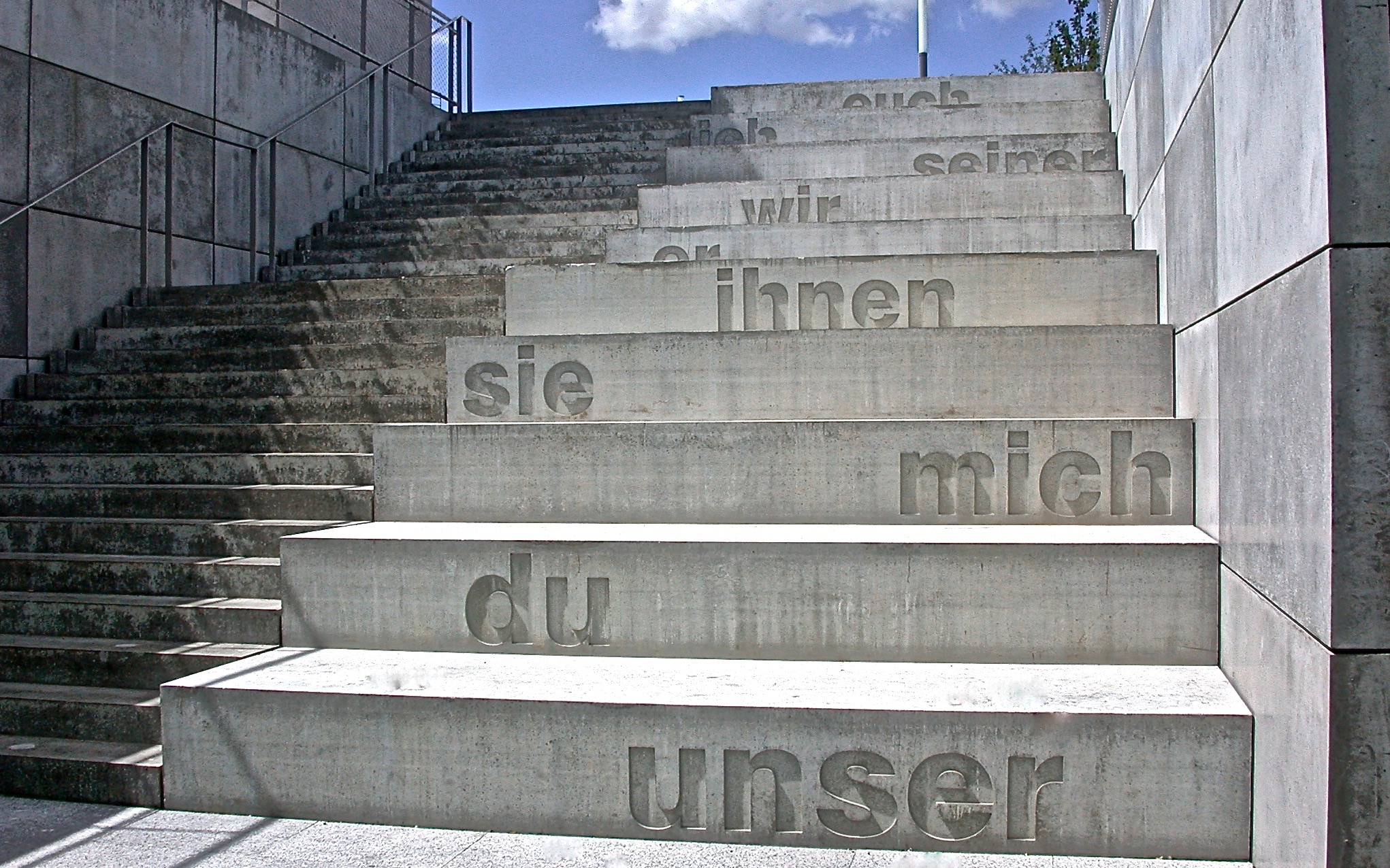Concrete Poetry<br>2004, Textintervention, Beton / concrete, Universität Tübingen / University of Tubingen
