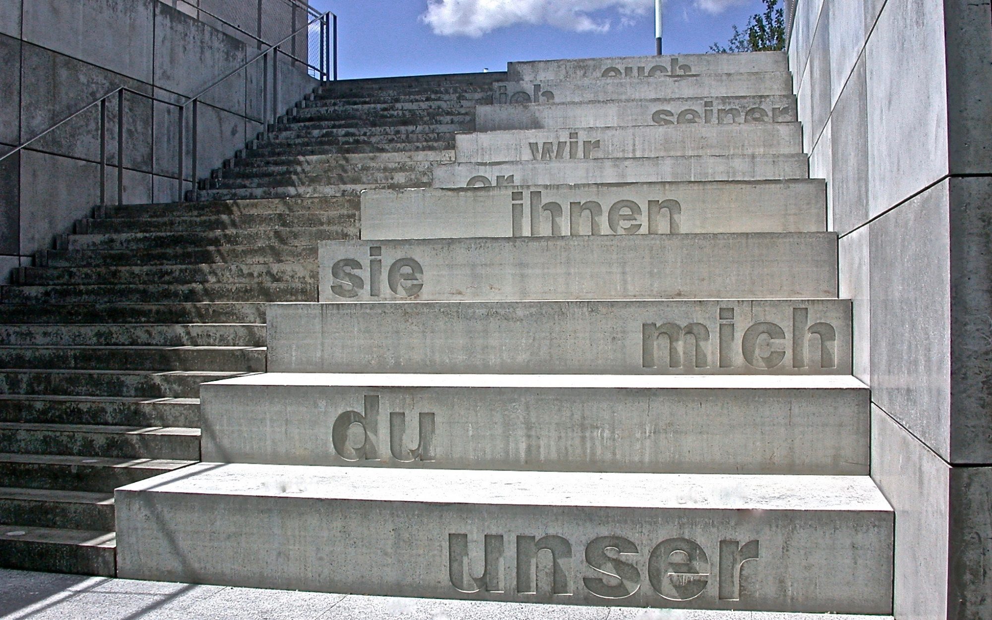 Concrete Poetry, 2004, Textintervention, Beton / concrete, Universität Tübingen / University of Tubingen
